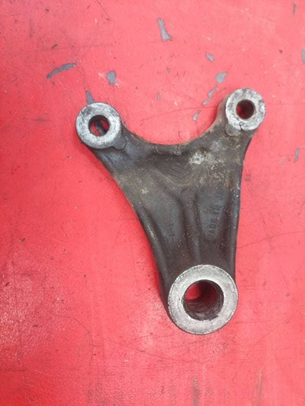 platine de support étrier arrière Suzuki 650 GS 1981 — photo 1/2