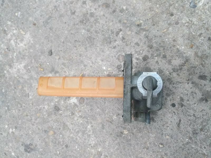 robinet d’essence Suzuki 650 GS 1981 — photo 1/3