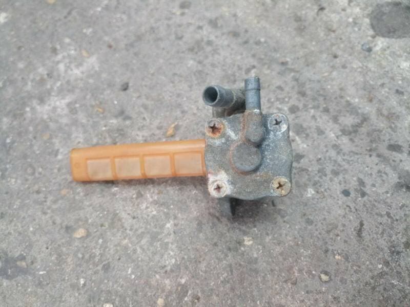 robinet d’essence Suzuki 650 GS 1981 — photo 3/3