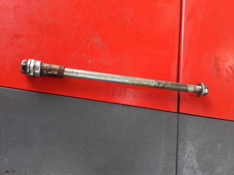axe de bras oscillant KTM 125 RC 14-20 — photo 1/1