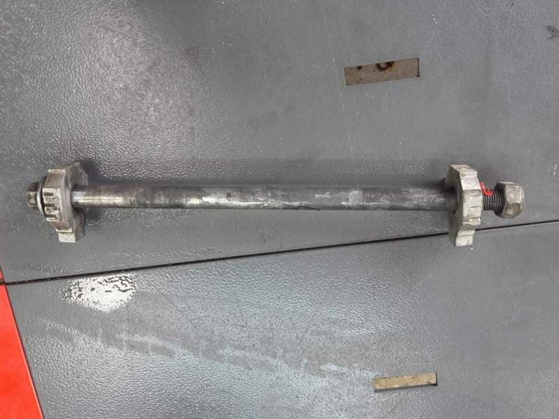 axe de roue arrière KTM 125 RC 14-20 — photo 1/1