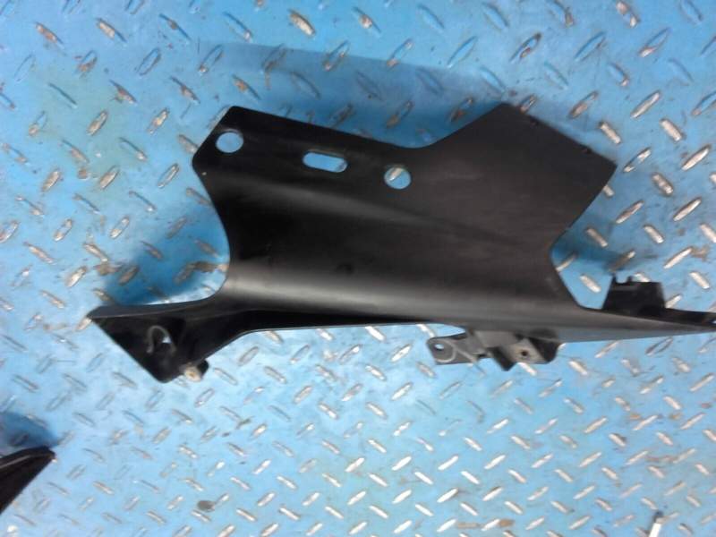 carénage avant demie tete de fourche droit KTM 125 RC 14-20 — photo 1/2