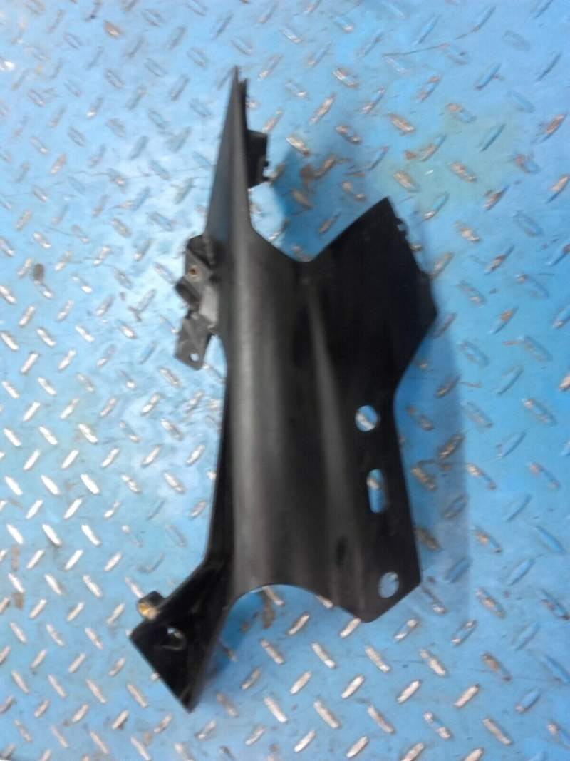 carénage avant demie tete de fourche gauche KTM 125 RC 14-20 — photo 1/2