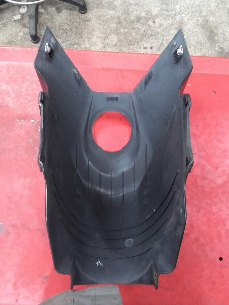 carénage cache réservoir KTM 125 RC 14-20 — photo 4/4