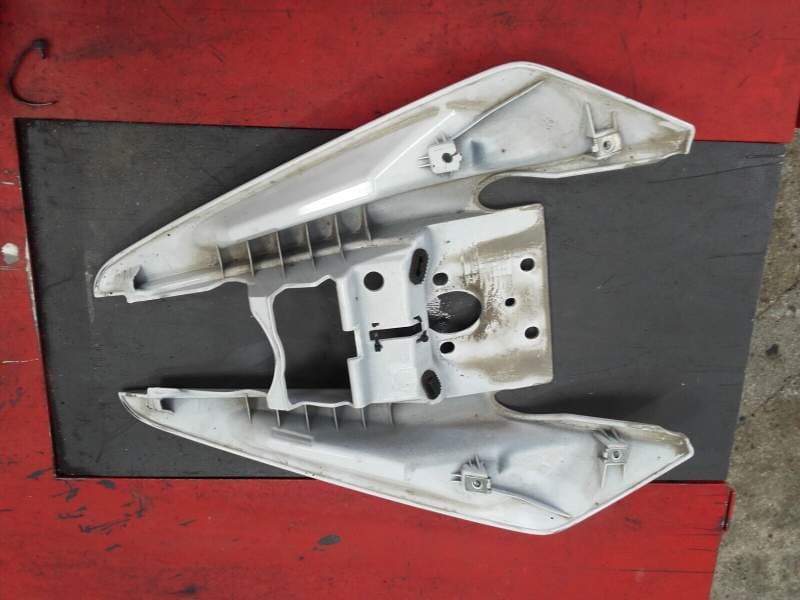 carénage coque arrière KTM 125 RC 14-20 — photo 1/3