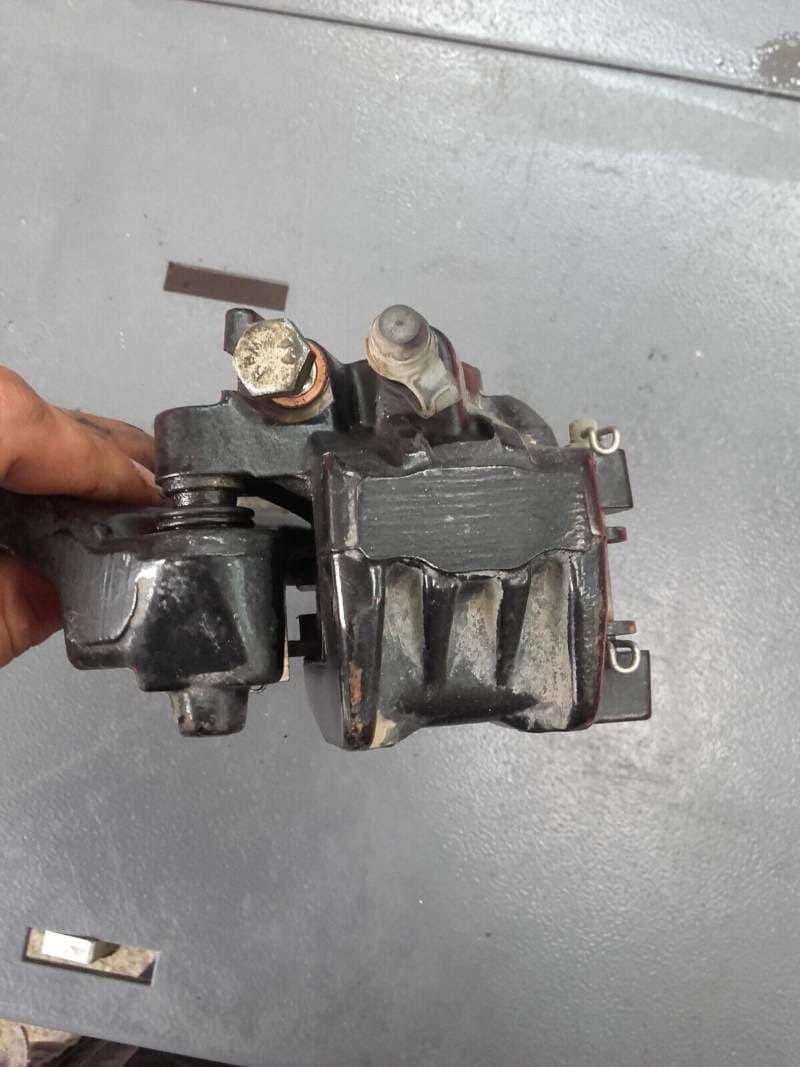 étrier de frein arrière avec platine de support KTM 125 RC 14-20 — photo 3/3