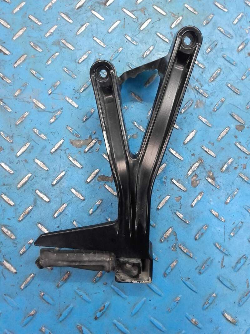 platine de cale pied arrière droite KTM 125 RC 14-20 — photo 1/2
