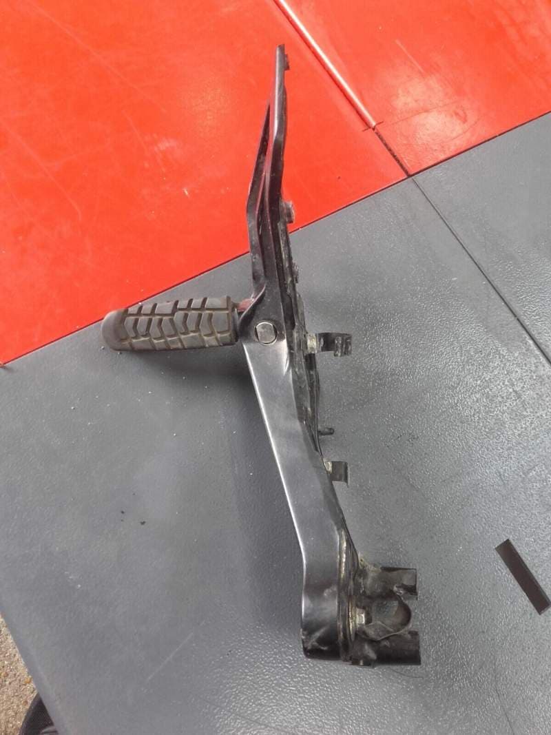 platine de cale pied avant droite KTM 125 RC 14-20 — photo 2/3