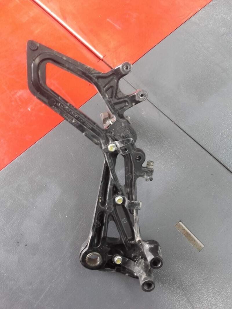 platine de cale pied avant droite KTM 125 RC 14-20 — photo 3/3