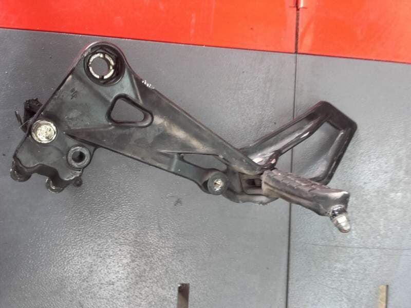 platine de cale pied avant gauche KTM 125 RC 14-20 — photo 2/3
