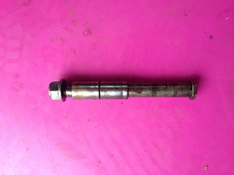 axe de bras oscillant Suzuki 800 VZ Marauder JS1AF — photo 1/1