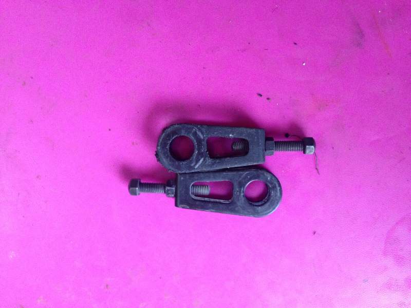tendeurs de chaine roue arriere Suzuki 800 VZ Marauder JS1AF — photo 1/1