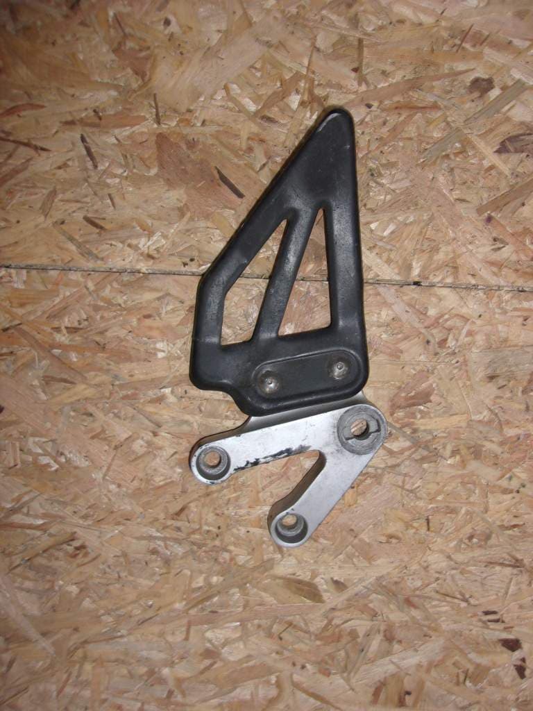 platine de cale pied gauche Suzuki 1000 GSXR 2002 1 — photo 1/2