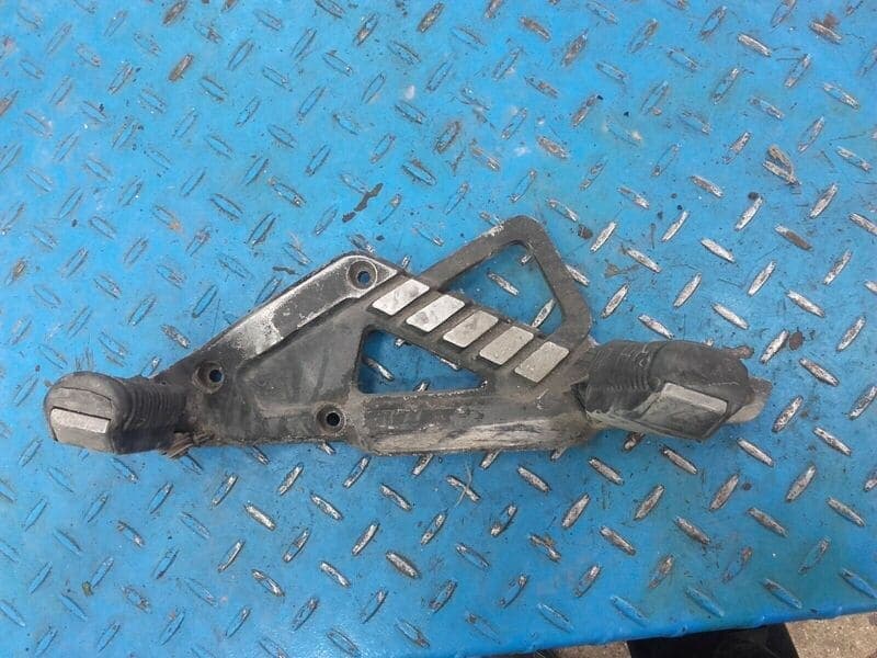 Platine de cale repose pied gauche BMW K100 — photo 1/3