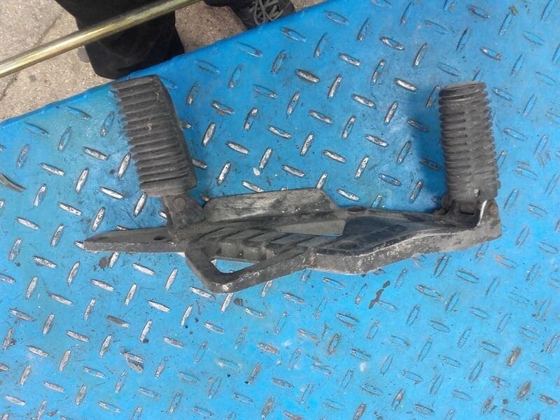 Platine de cale repose pied gauche BMW K100 — photo 2/3