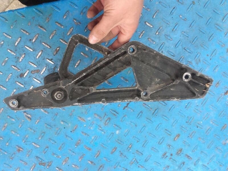 Platine de cale repose pied gauche BMW K100 — photo 3/3