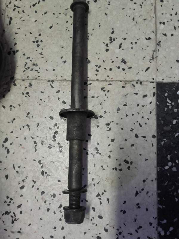 axe de roue avant Suzuki 750 GSXF gr78a — photo 1/1