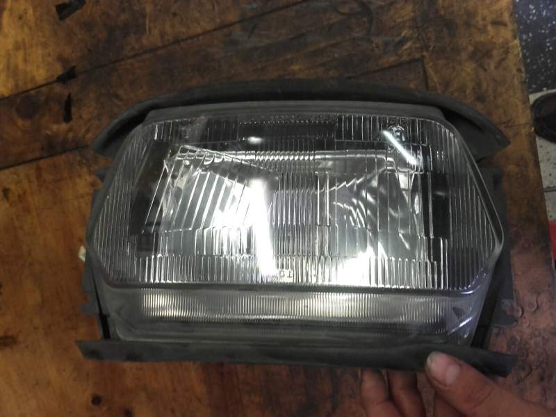 bloc optique de phare avant Suzuki 750 GSXF gr78a — photo 1/2
