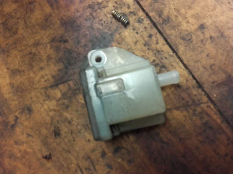 bocal de liquide de frein arriere Suzuki 750 GSXF gr78a — photo 1/1