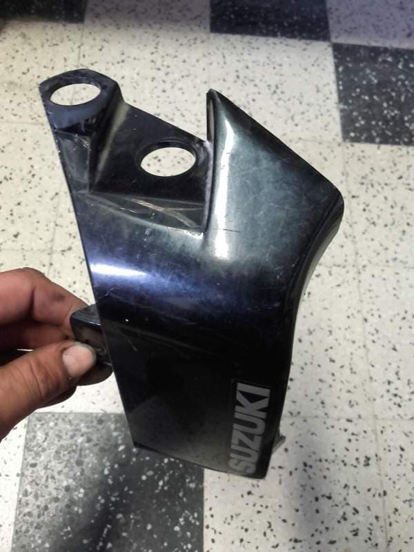 carénage jonction de coque arriere Suzuki 750 GSXF gr78a — photo 2/7