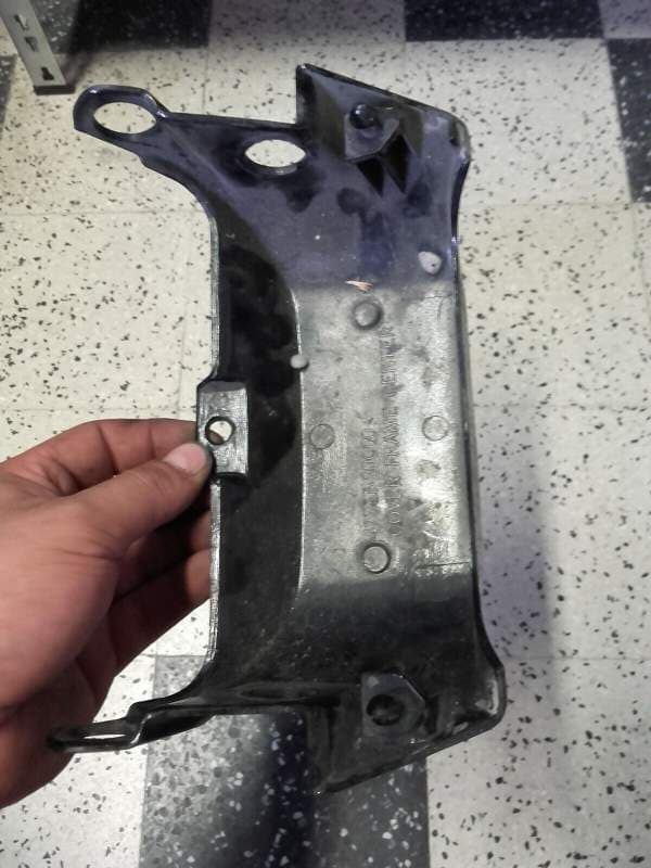 carénage jonction de coque arriere Suzuki 750 GSXF gr78a — photo 3/7