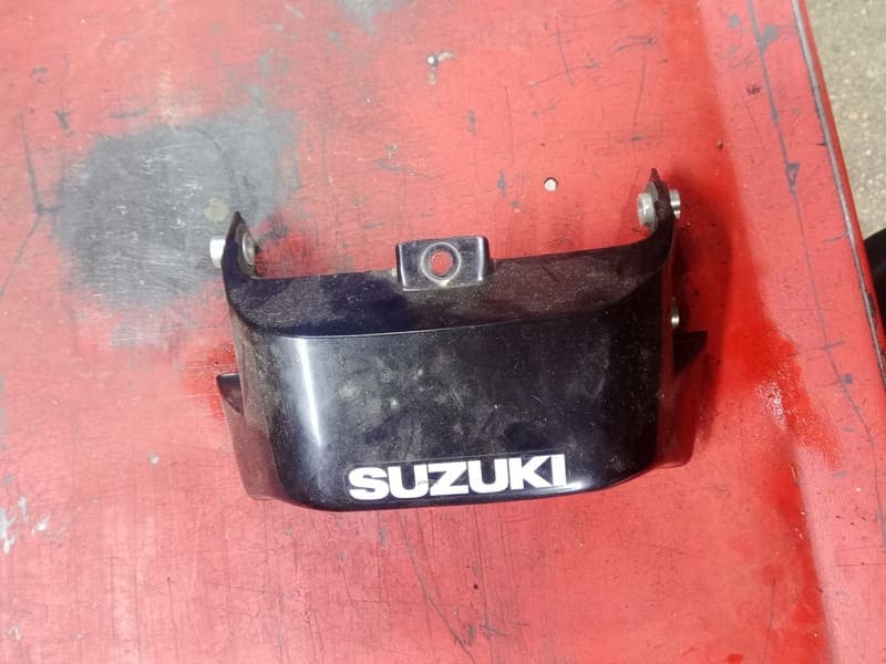 carénage jonction de coque arriere Suzuki 750 GSXF gr78a — photo 4/7