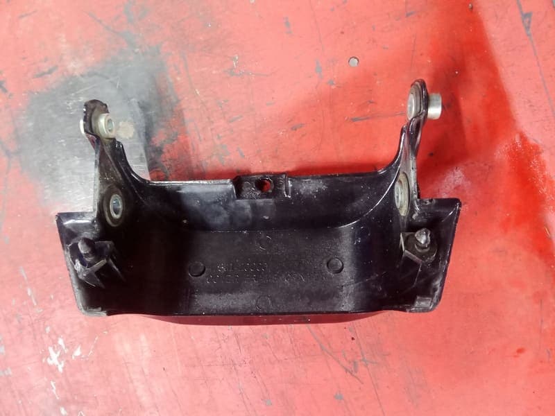 carénage jonction de coque arriere Suzuki 750 GSXF gr78a — photo 5/7