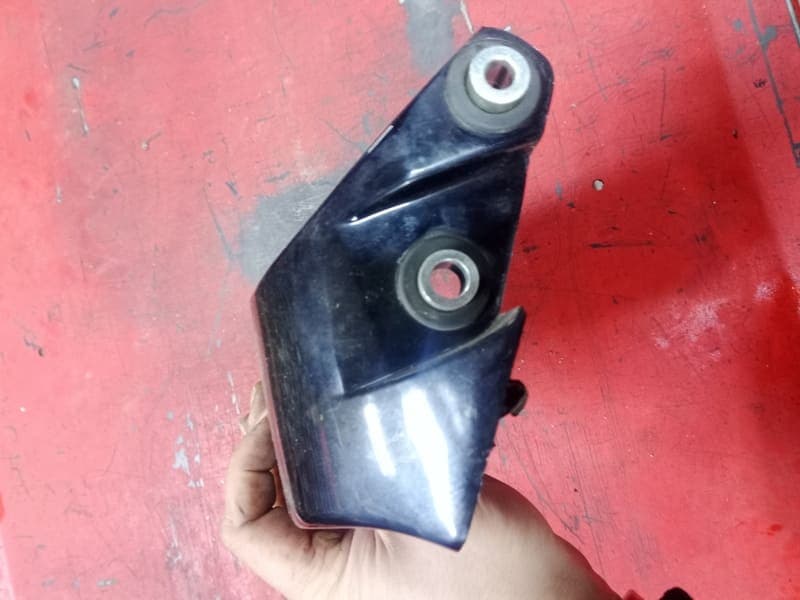 carénage jonction de coque arriere Suzuki 750 GSXF gr78a — photo 6/7