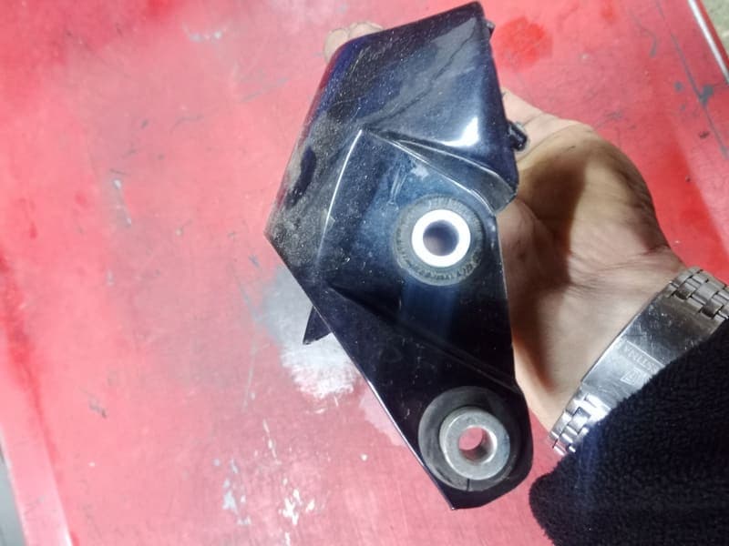 carénage jonction de coque arriere Suzuki 750 GSXF gr78a — photo 7/7