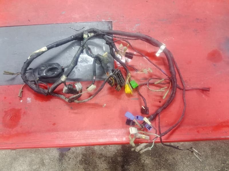 faisceau electrique Suzuki 750 GSXF gr78a — photo 2/2