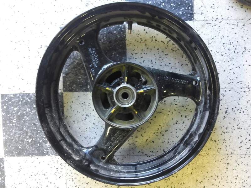 Jante arriere Suzuki 750 GSXF gr78a — photo 1/2