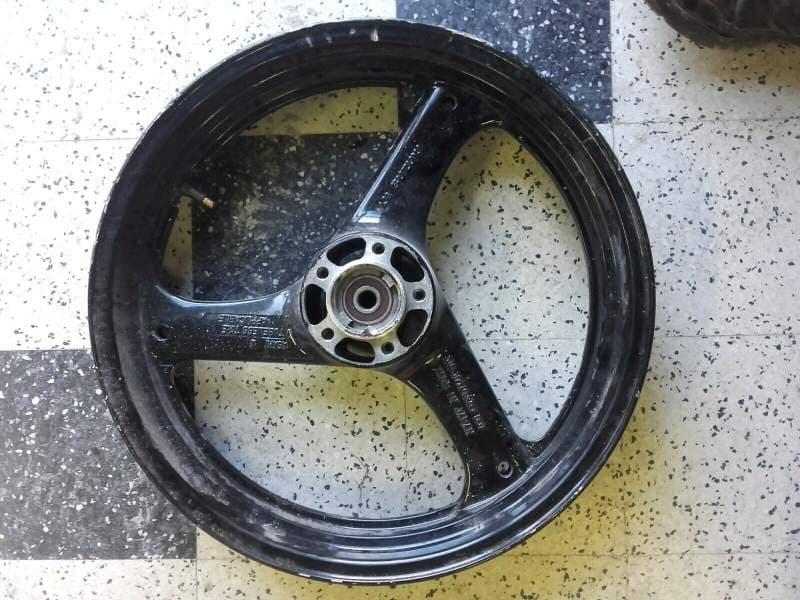 Jante avant Suzuki 750 GSXF gr78a — photo 2/2