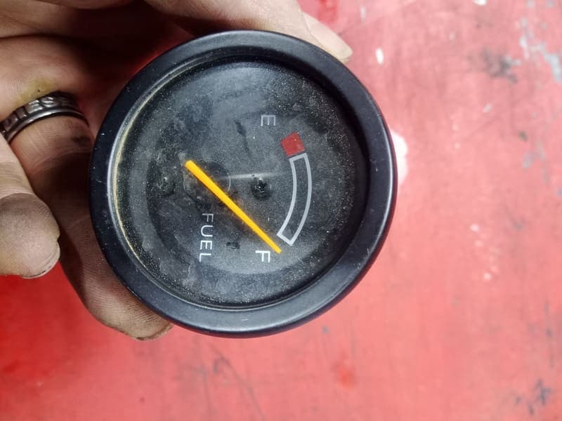 jauge a essence Suzuki 750 GSXF gr78a — photo 3/4