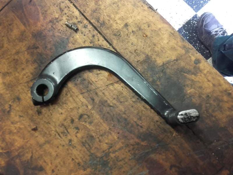 pedale de frein arriere Suzuki 750 GSXF gr78a — photo 1/1