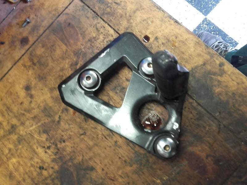 platine de cale pied avant droite Suzuki 750 GSXF gr78a — photo 1/2