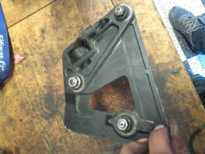 platine de cale pied avant gauche Suzuki 750 GSXF gr78a — photo 2/2