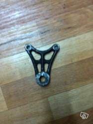 platine d’etrier de frein arriere Suzuki 750 GSXF gr78a — photo 1/1