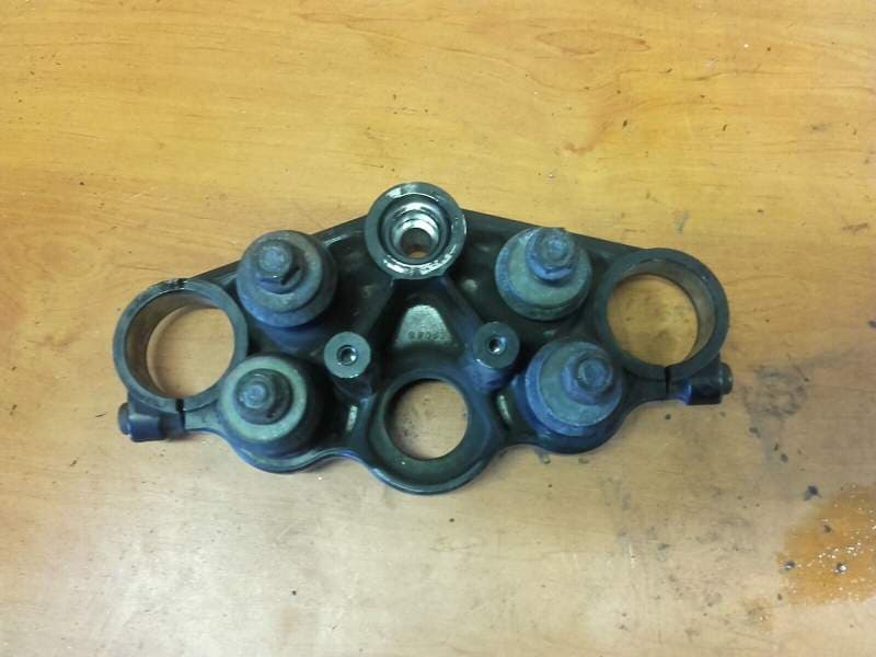 té de fourche superieur Suzuki 750 GSXF gr78a — photo 2/2