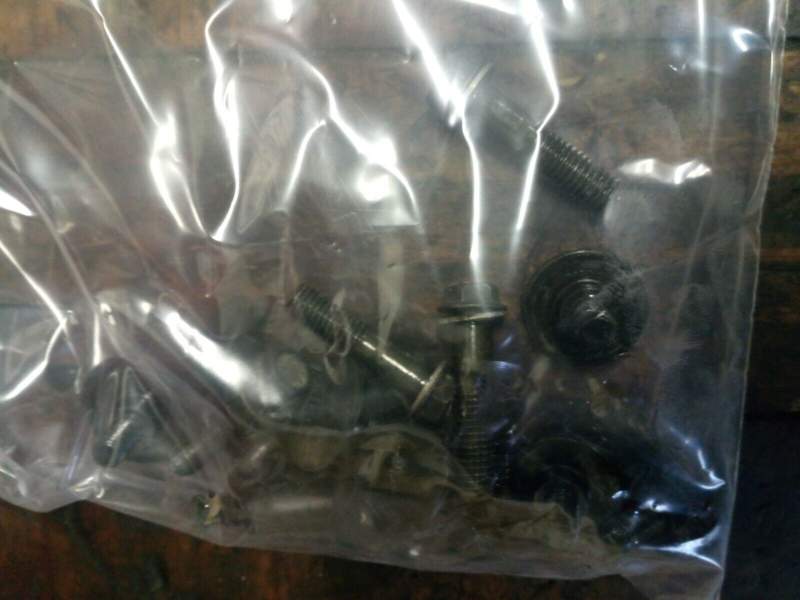 vis de couvre culasse cache culbuteur Suzuki 750 GSXF gr78a — photo 1/1