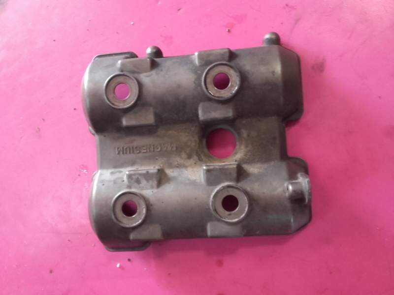 couvre culasse avant cache culbuteur Suzuki 1000 TLS — photo 1/2