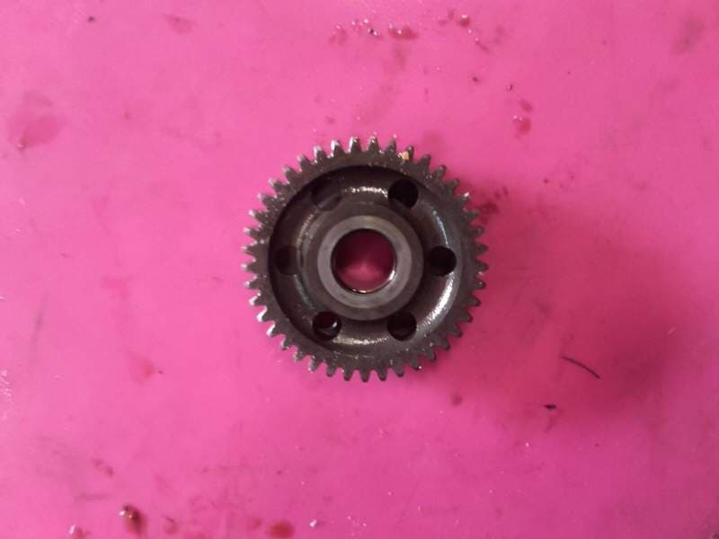 pignon de distribution Suzuki 1000 TLS — photo 3/3