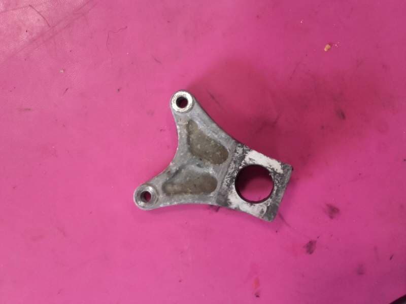 platine de support etrier de frein arriere Suzuki 1000 TLS — photo 1/2