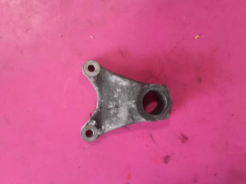 platine de support etrier de frein arriere Suzuki 1000 TLS — photo 2/2