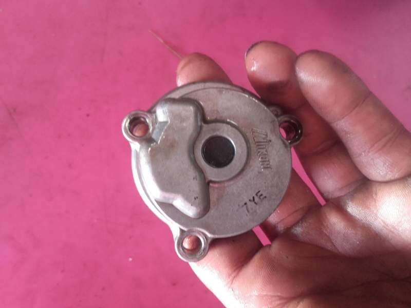 pompe a huile Suzuki 1000 TLS — photo 2/2