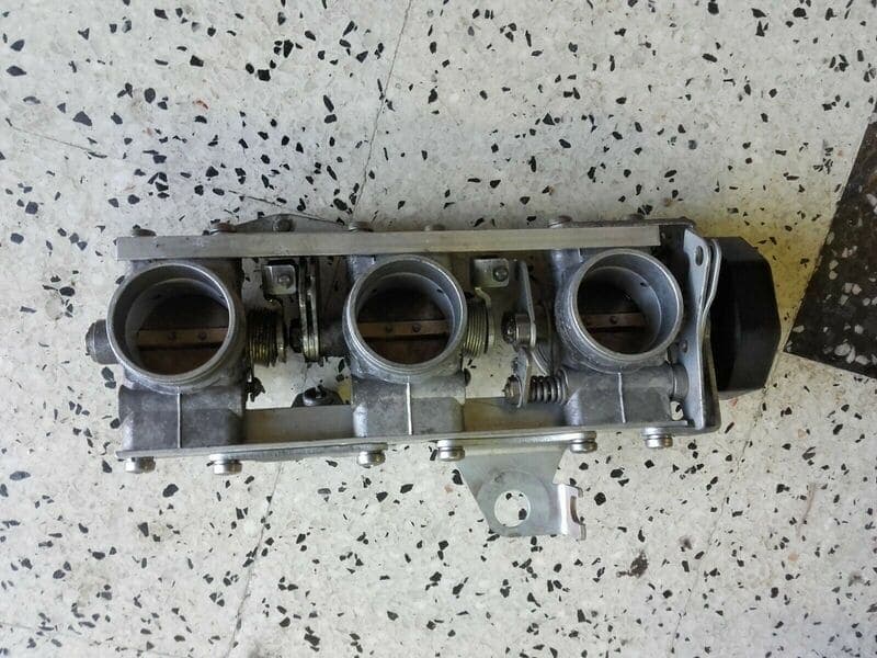 Rampe d’injection corps d’injecteurs BOSCH BMW K75RT K75S K75 RT abs 89-97 — photo 1/3