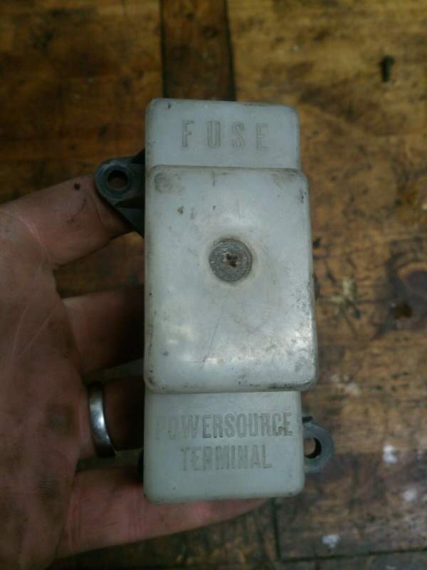 boitier porte support fusibles Suzuki 1100 GSXF gv72c 88-93 — photo 1/2