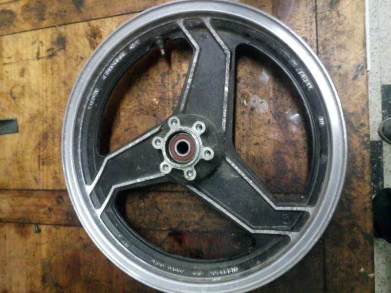 jante avant Suzuki 1100 GSXF gv72c 88-93 — photo 1/7
