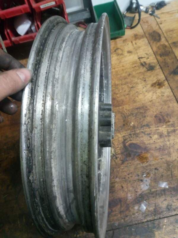 jante avant Suzuki 1100 GSXF gv72c 88-93 — photo 3/7