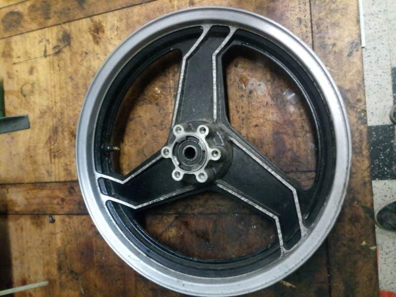 jante avant Suzuki 1100 GSXF gv72c 88-93 — photo 4/7