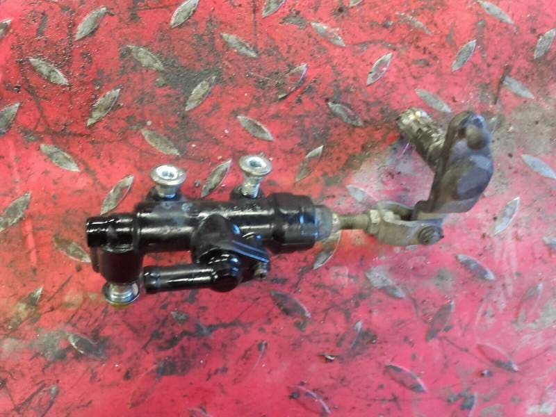 maitre cylindre de frein arriere Suzuki 1100 GSXF gv72c 88-93 — photo 2/2